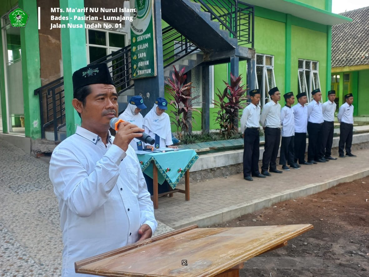 Belajar, Berlatih, dan Berdoa! Upacara Rutin Hari Senin