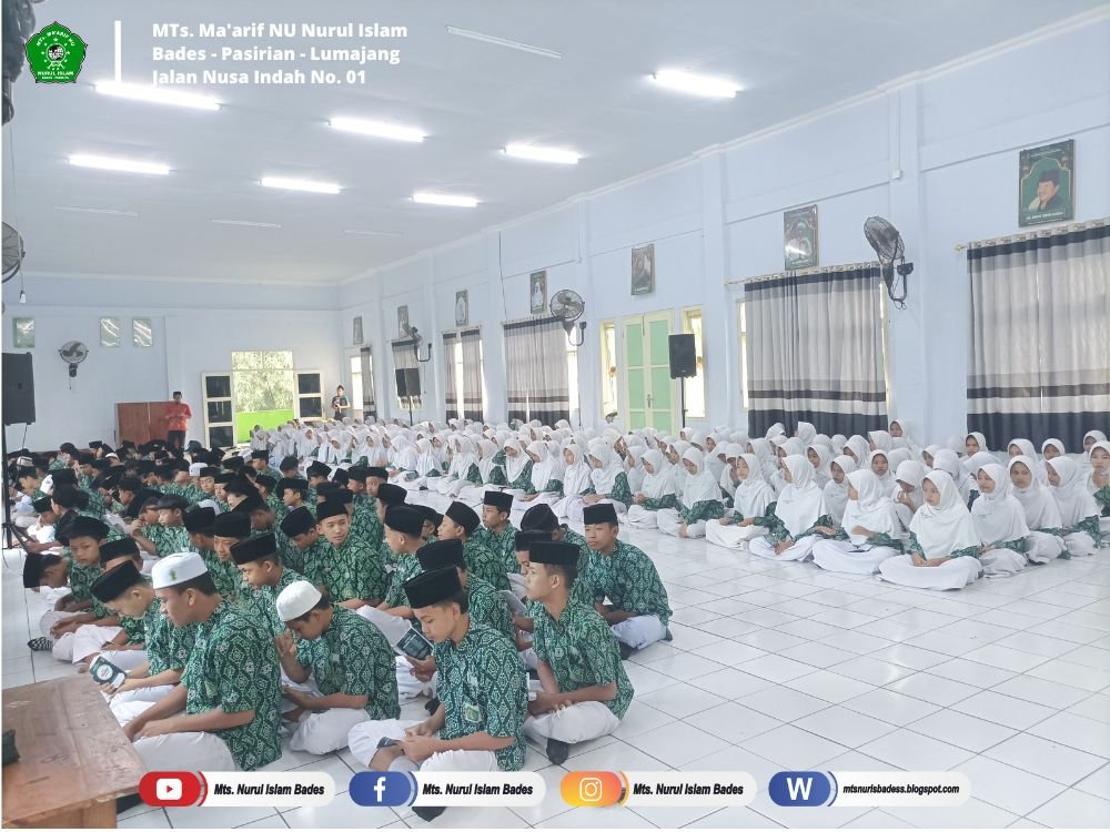 Bermunajat Dengan Bacaan Dalailun Najah Di Aula Madrasah